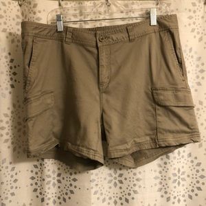 Woolrich Khaki Cargo Shorts